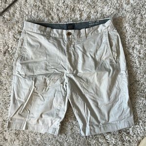 J. Crew men's khaki short waist 32 inseam 10.5"